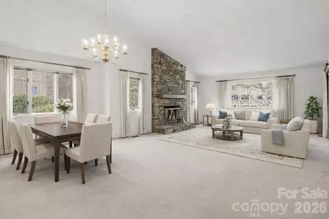 605 Red Oak Dr, Hendersonville, NC 28791