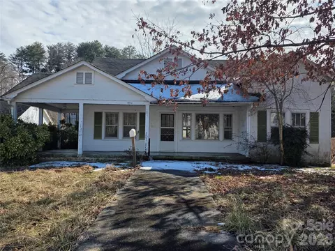 522 1st W Ave W, Hendersonville, NC 28739