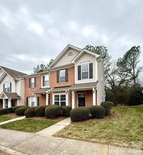 8056 Stoneham Ct, Matthews, NC 28105