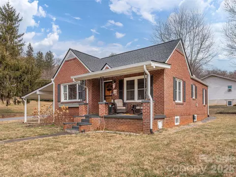 132 Maxwell St, Waynesville, NC 28786
