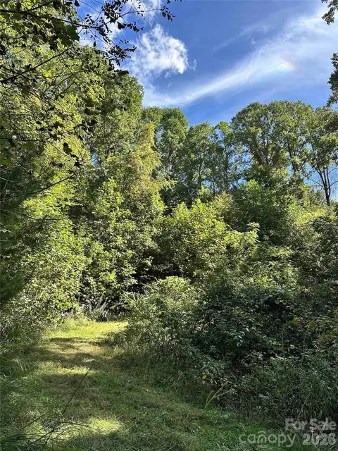 94 Locust Grove Ln, Weaverville, NC 28787