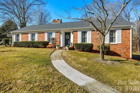 6 Crestwood Ln, Candler, NC 28715