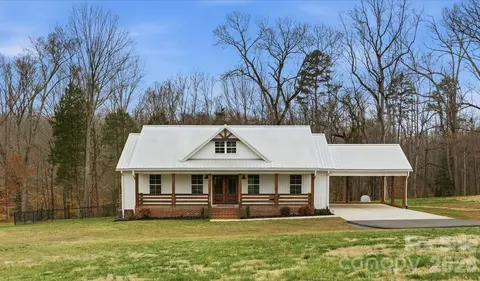 715 Miles Rd, Dallas, NC 28034