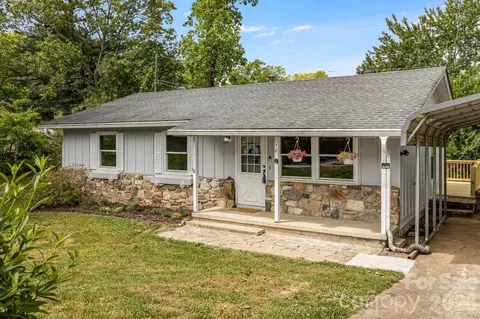 18 Compton Dr, Asheville, NC 28806