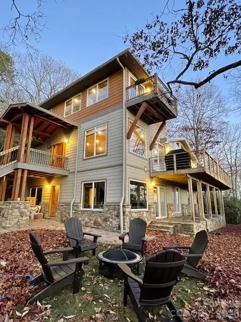 425 Flat Top Mountain Rd, Fairview, NC 28730