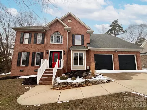 122 W Tattersall Dr, Statesville, NC 28677