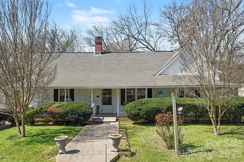 300 S Broome St, Waxhaw, NC 28173