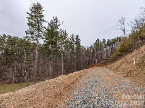 9 Freshwater Cv, Maggie Valley, NC 28751