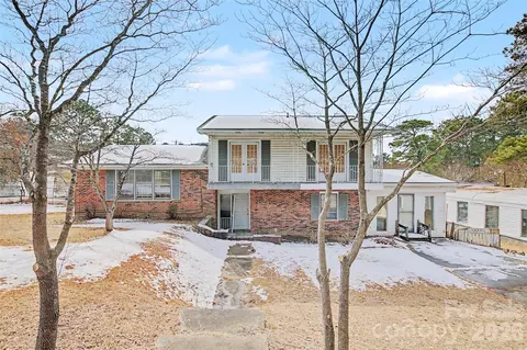 5001 Sycamore Dr, Hope Mills, NC 28348