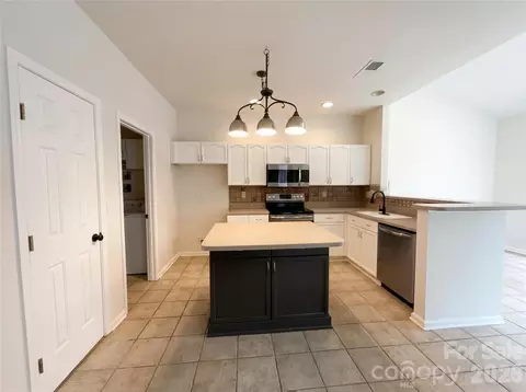 Kitchen - 7892 Mariners Pointe Cir, Denver, NC 28037 photo 1 of 2