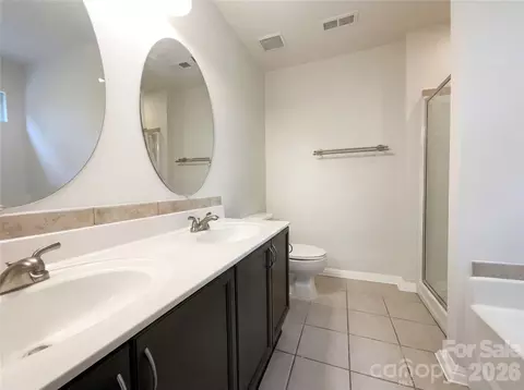 Bath - 7892 Mariners Pointe Cir, Denver, NC 28037 photo 2 of 2