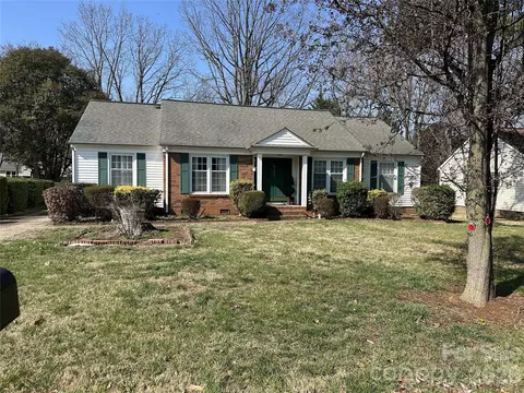 6120 Farm Pond Ln, Charlotte, NC 28212
