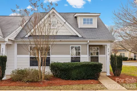 2010 Shady Pond Dr, Lake Wylie, SC 29710