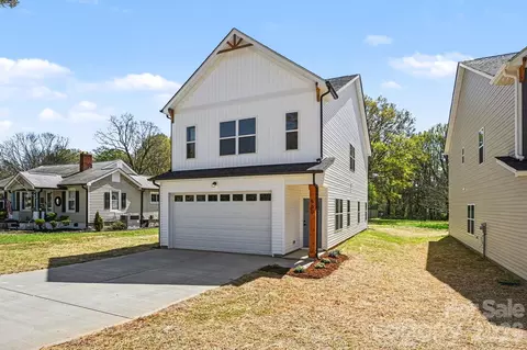 560 W Wilson Ave, Mooresville, NC 28115