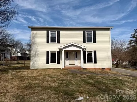 103 Pine St, Morganton, NC 28655