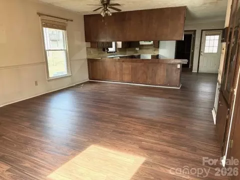 Living - 103 Pine St, Morganton, NC 28655 photo 1 of 2