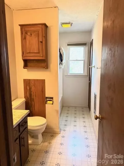 Bath - 103 Pine St, Morganton, NC 28655 photo 1 of 2