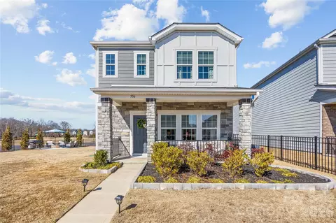 556 Cranford Dr, Pineville, NC 28134