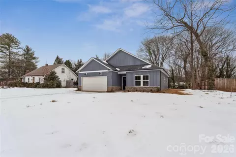 216 Magnolia St, Statesville, NC 28677