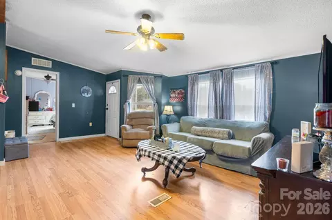 157 Broad Meadow Dr, Statesville, NC 28677