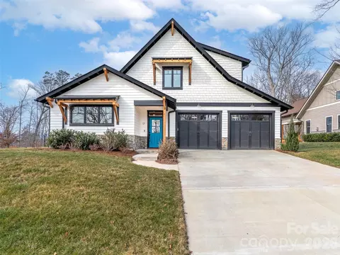 17 Ashe Park Cir, Asheville, NC 28806