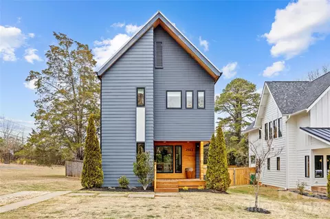 2553 Elkwood Cir, Charlotte, NC 28205