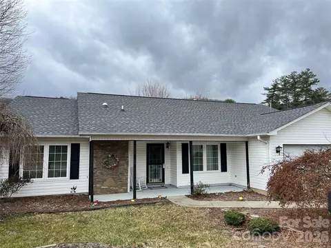 532 Woodfield Ln, Hendersonville, NC 28791