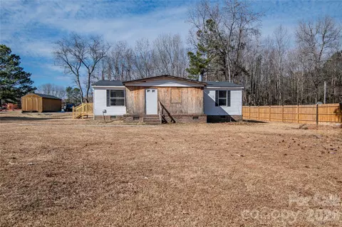 682 Grant Dr, Roanoke Rapids, NC 27870