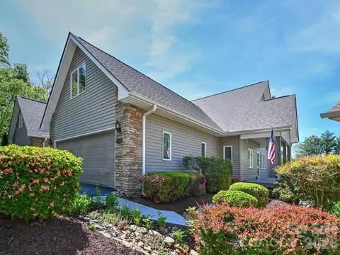 2208 E Cumming Woods Ln, Hendersonville, NC 28739