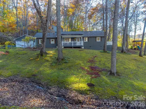 115 Indian Trl, Franklin, NC 28734