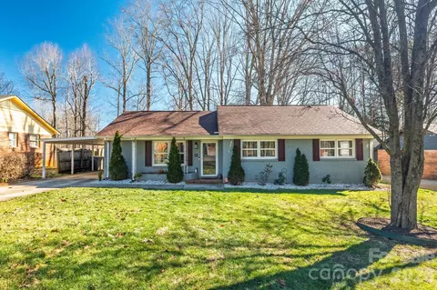 10305 Starwood Dr, Charlotte, NC 28215