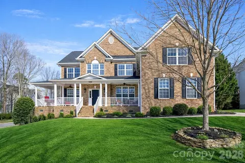 10205 Treetop Ln, Cornelius, NC 28031