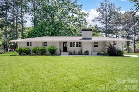 1405 Lakeview Dr, Pineville, NC 28134