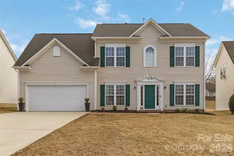 11818 Guildhall Ln, Charlotte, NC 28213