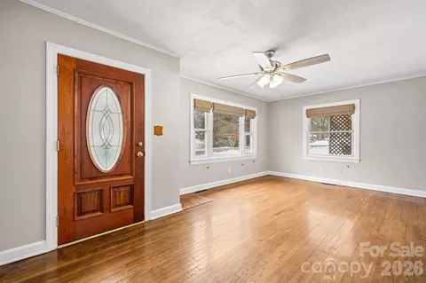 Living - 203 3rd Ne Ave NE, Conover, NC 28613 photo 1 of 3