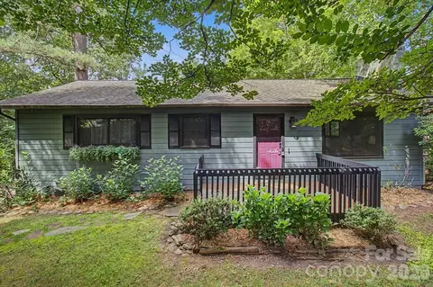 30 Whipporwill Dr, Weaverville, NC 28787