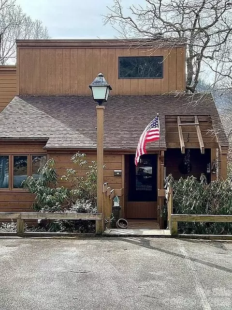 109 Emerald Ridge Rd, Sapphire, NC 28774