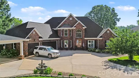 20410 Island Forest Dr, Cornelius, NC 28031