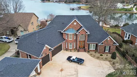 20410 Island Forest Dr, Cornelius, NC 28031