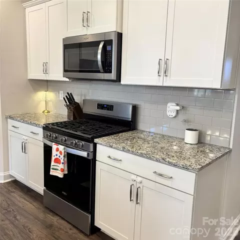 Kitchen - 4215 Millstream Rd, Denver, NC 28037 photo 2 of 3