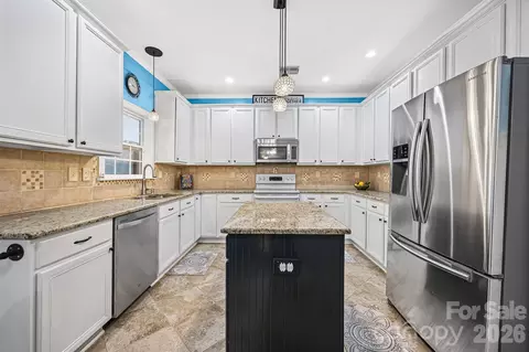 Kitchen - 567 Sunledge Ter, York, SC 29745 photo 2 of 2