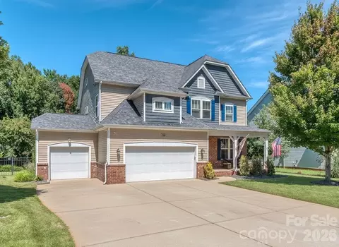 126 Misty Woods Dr, Lake Wylie, SC 29710