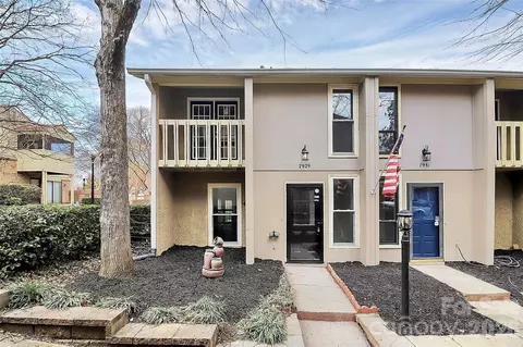 7929 Charter Oak Ln, Charlotte, NC 28226