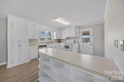 Kitchen - 33633 Mann Rd, Albemarle, NC 28001 photo 2 of 4