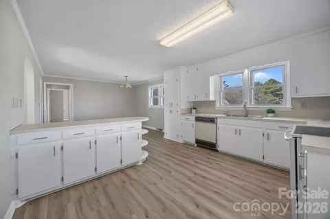 Kitchen - 33633 Mann Rd, Albemarle, NC 28001 photo 3 of 4