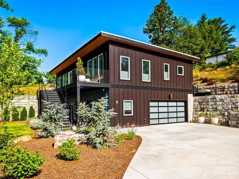 8 Midland Dr, Asheville, NC 28804