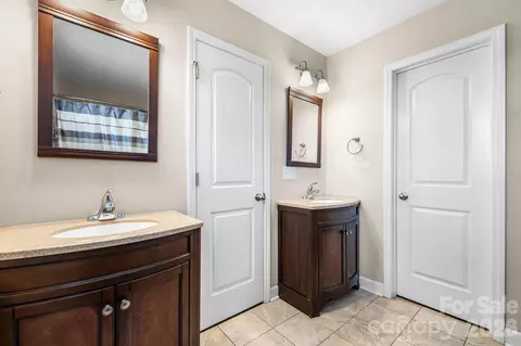 Bath - 3842 E Maiden Rd, Maiden, NC 28650 photo 3 of 4
