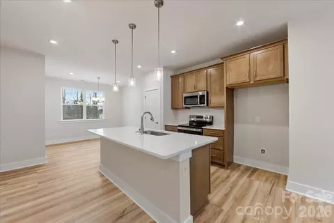 6008 Pivot Ct, Charlotte, NC 28205