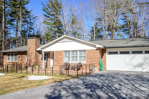 355 Mockingbird Dr, Hendersonville, NC 28792