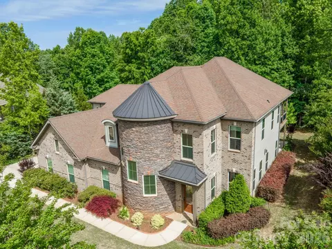 140 Bells Crossing Dr, Mooresville, NC 28117
